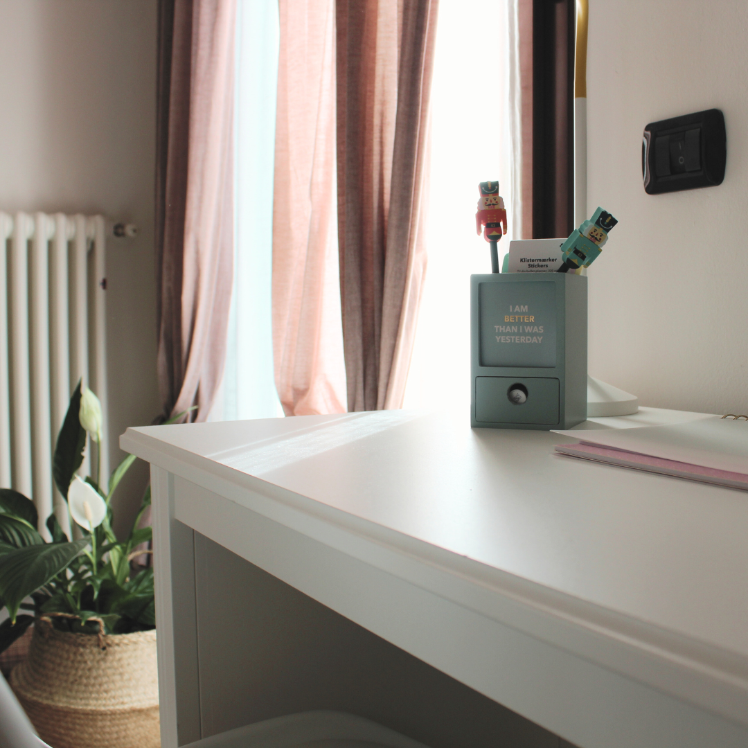 Gio's Hygge Nest - Scrivania